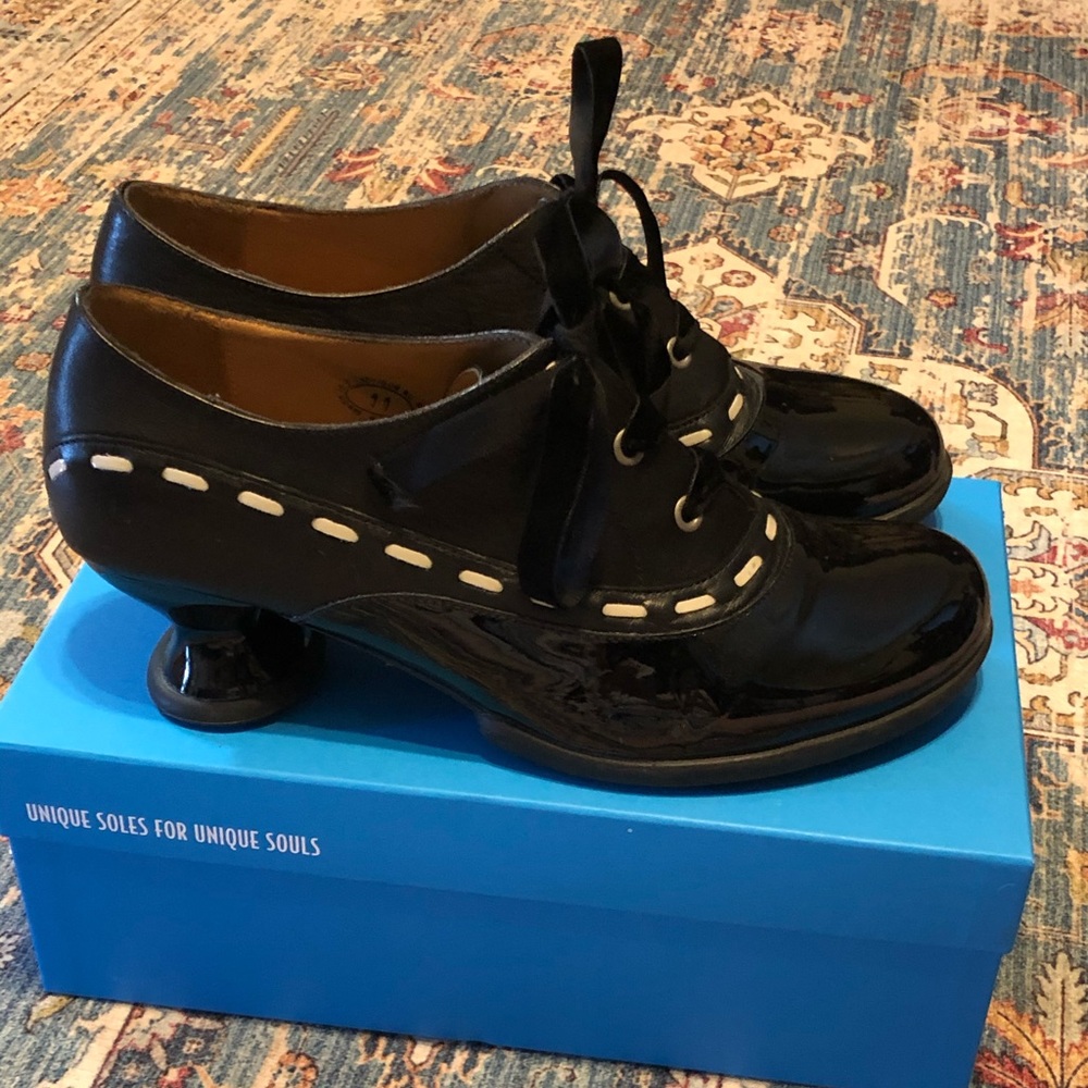John Fluevog Enneagram Peacemaker, size 11